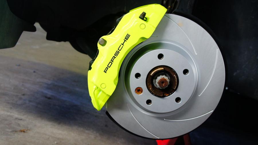 キャリパー塗装施工事例：ポルシェカイエンS　キャリパー塗装＆ローター加工、D-DASHダストダウンパット装着　COLOR：#1116 Acid green　加工Type:C6S IMG28_1445_3XSi1k_sub1.jpg