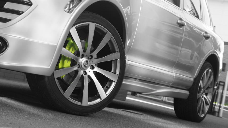 キャリパー塗装施工事例：ポルシェカイエンS　キャリパー塗装＆ローター加工、D-DASHダストダウンパット装着　COLOR：#1116 Acid green　加工Type:C6S IMG28_1445_3XSi1k_sub6.jpg