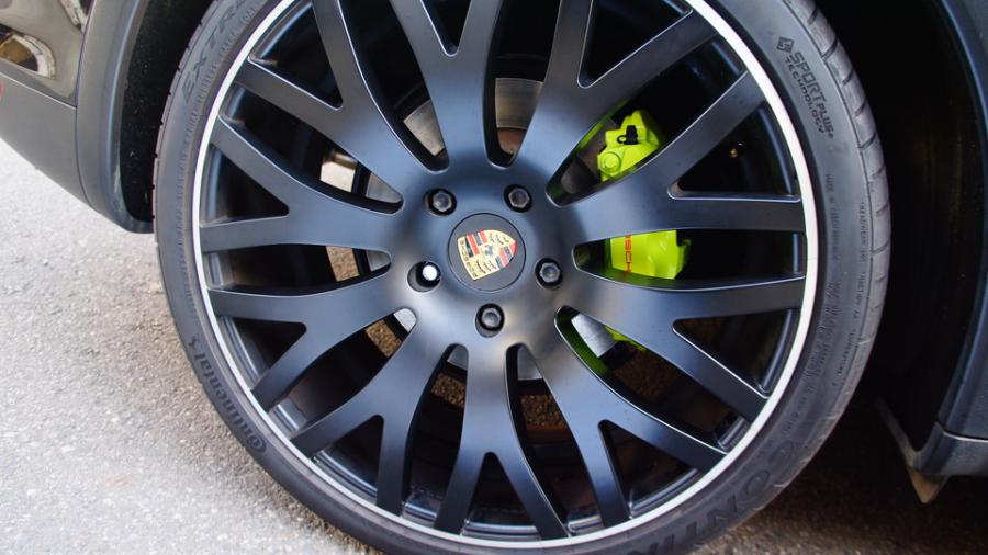 キャリパー塗装施工事例：ポルシェカイエン　キャリパー塗装　COLOR:#1116 Acid green IMG28_1514_dkfeE0_sub5.jpg