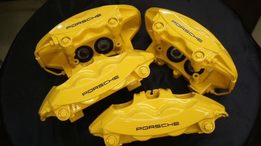 ポルシェ９９７　キャリパー塗装　COLOR:#002 giallo modena
