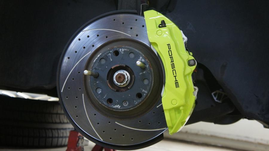 キャリパー塗装施工事例：ポルシェカイエンGTS　キャリパー塗装　COLOR:#1116 Acid green　ローター加工Type:C6S8D IMG28_1546_D5Y3zA_sub1.jpg