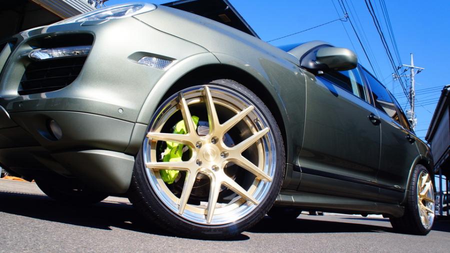 キャリパー塗装施工事例：ポルシェカイエンGTS　キャリパー塗装　COLOR:#1116 Acid green　ローター加工Type:C6S8D IMG28_1546_D5Y3zA_sub5.jpg