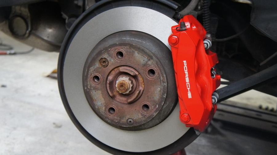 キャリパー塗装施工事例：ポルシェカイエン　キャリパー塗装　COLOR:#001 Italian losso solid IMG28_1558_0ZUUOO_sub2.jpg