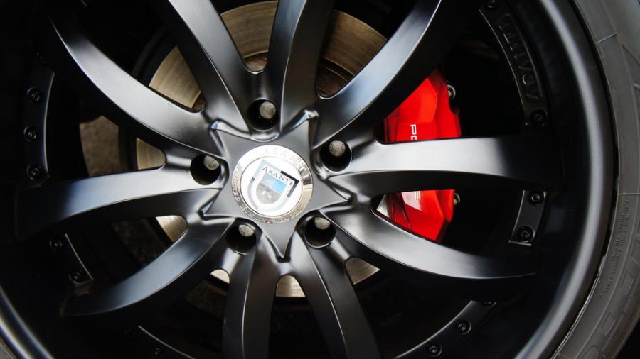 キャリパー塗装施工事例：ポルシェカイエン　キャリパー塗装　COLOR:#001 Italian losso solid IMG28_1558_0ZUUOO_sub5.jpg