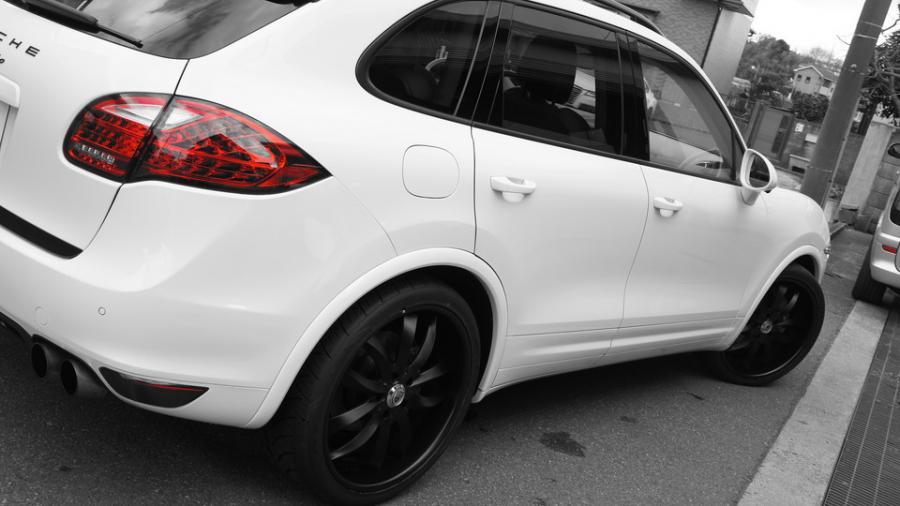 キャリパー塗装施工事例：ポルシェカイエン　キャリパー塗装　COLOR:#001 Italian losso solid IMG28_1558_0ZUUOO_sub6.jpg