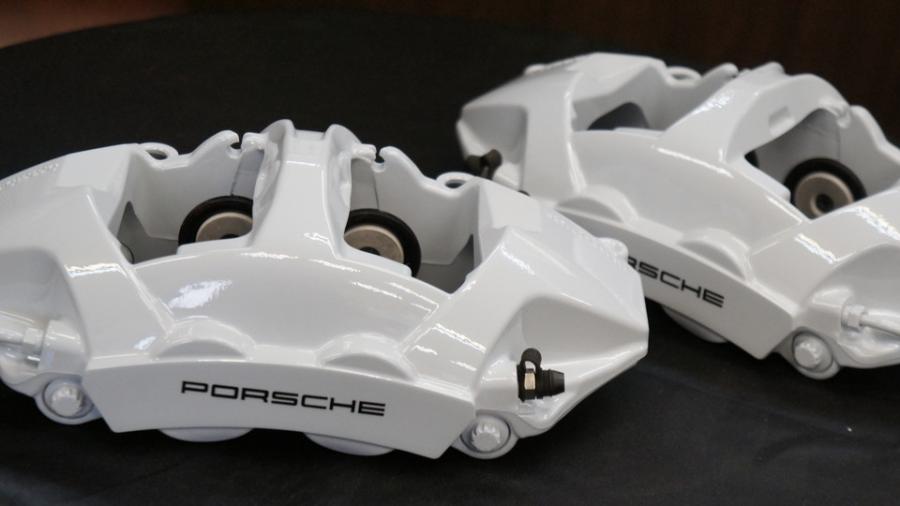 キャリパー塗装施工事例：ポルシェ991　キャリパー塗装　COLOR:指定色パールホワイト IMG28_1632_3Wup4v_sub1.jpg