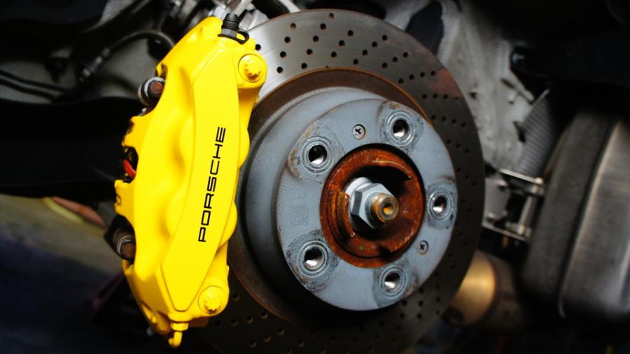 キャリパー塗装施工事例：ポルシ911　キャリパー塗装　COLOR:#002 giallo modena IMG28_1644_VNerug_sub2.jpg