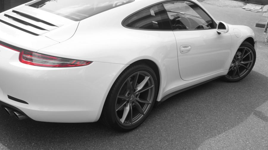 キャリパー塗装施工事例：ポルシ911　キャリパー塗装　COLOR:#002 giallo modena IMG28_1644_VNerug_sub7.jpg