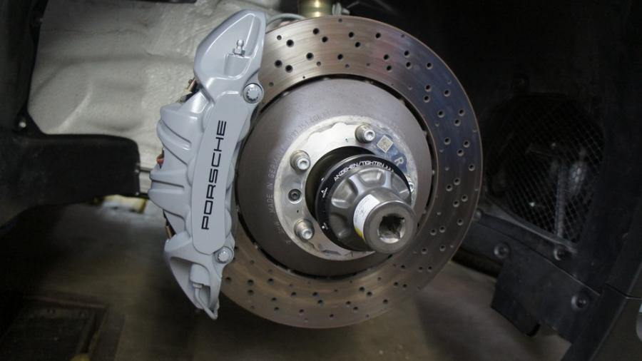 キャリパー塗装施工事例：ポルシェGT3RS　キャリパー塗装　COLOR:オリジナル調色カラー IMG28_1754_QEKWE3_sub1.jpg