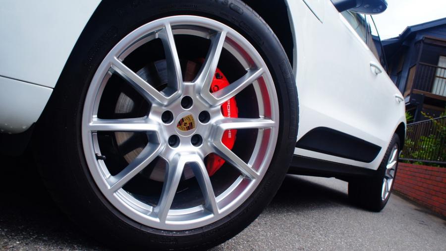 キャリパー塗装施工事例：ポルシェマカン　キャリパー塗装　COLOR:#001 Italian losso solid IMG28_1836_hJY2yC_sub2.jpg