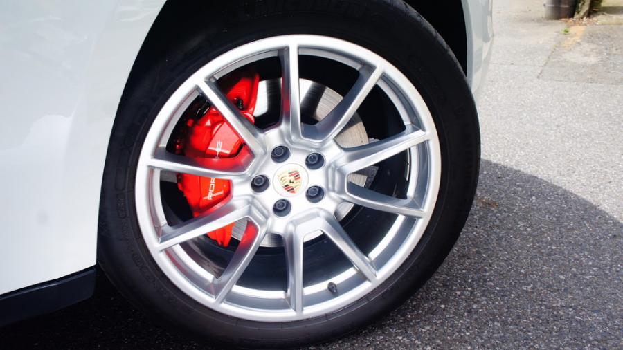 キャリパー塗装施工事例：ポルシェマカン　キャリパー塗装　COLOR:#001 Italian losso solid IMG28_1836_hJY2yC_sub4.jpg