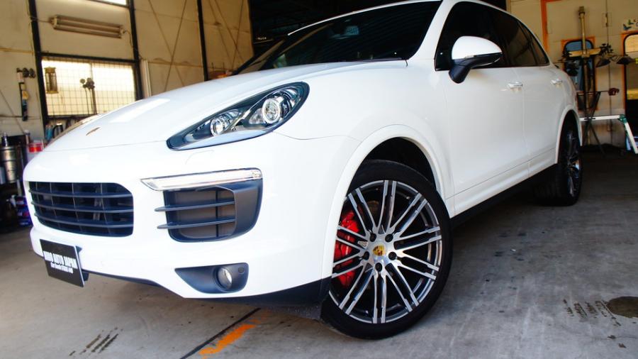 キャリパー塗装施工事例：ポルシェカイエン　キャリパー塗装　COLOR:#001 Italian losso solid IMG28_1864_EgwpNi_sub3.jpg