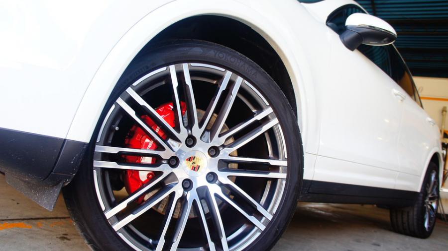 キャリパー塗装施工事例：ポルシェカイエン　キャリパー塗装　COLOR:#001 Italian losso solid IMG28_1864_EgwpNi_sub4.jpg