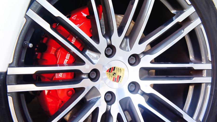 キャリパー塗装施工事例：ポルシェカイエン　キャリパー塗装　COLOR:#001 Italian losso solid IMG28_1864_EgwpNi_sub5.jpg