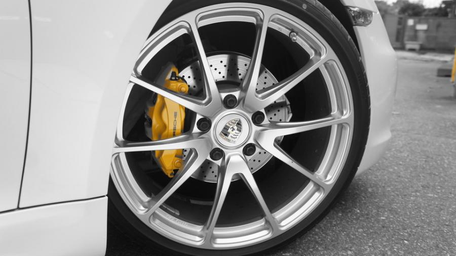 キャリパー塗装施工事例：ポルシェボクスター　キャリパー塗装　COLOR:#002 giallo modena IMG28_1892_WVD34I_sub8.jpg