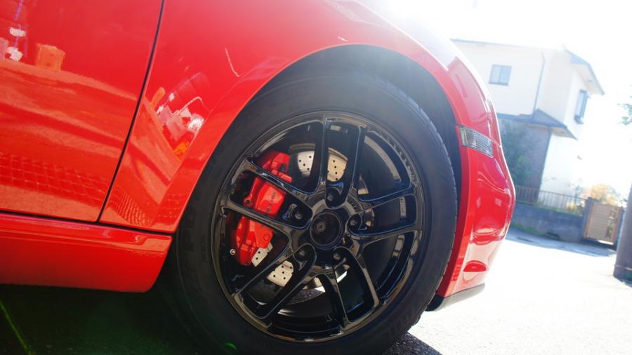 キャリパー塗装施工事例：ポルシェケイマン　キャリパー塗装COLOR:#1112 Racing red　ホイール塗装：グロスブラック IMG28_1914_Wsr0mi_sub7.jpg