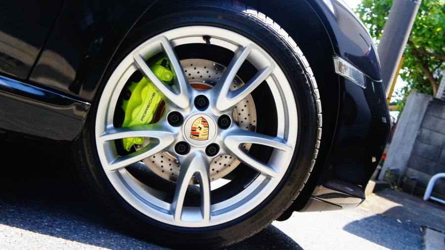 キャリパー塗装施工事例：ポルシェ997　キャリパー塗装COLOR:#1116 Acid green　ローター塗装：#003 Tokyo midnight gold IMG28_1969_fghF22_sub9.jpg