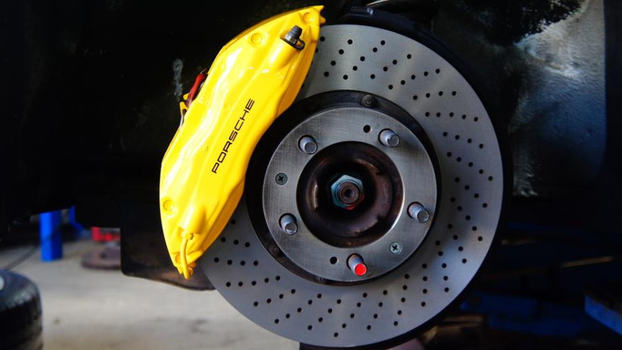 キャリパー塗装施工事例：ポルシェ993　キャリパー塗装COLOR:#002 giallo modena　D-DASHダストダウンパット一台分装着 IMG28_1981_oGVCHj_sub1.jpg