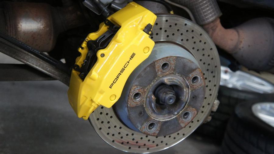 キャリパー塗装施工事例：ポルシェケイマン　キャリパー塗装COLOR:#002 giallo modena IMG28_2089_1jHwVC_sub2.jpg