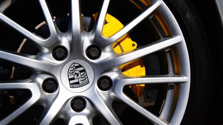 キャリパー塗装施工事例：ポルシェケイマン　キャリパー塗装COLOR:#002 giallo modena IMG28_2089_1jHwVC_sub4.jpg