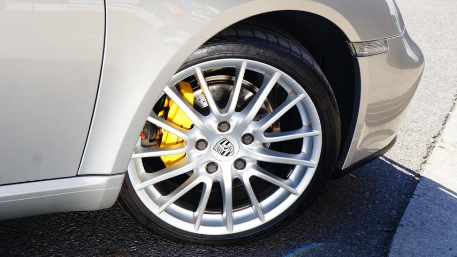 キャリパー塗装施工事例：ポルシェケイマン　キャリパー塗装COLOR:#002 giallo modena IMG28_2089_1jHwVC_sub6.jpg