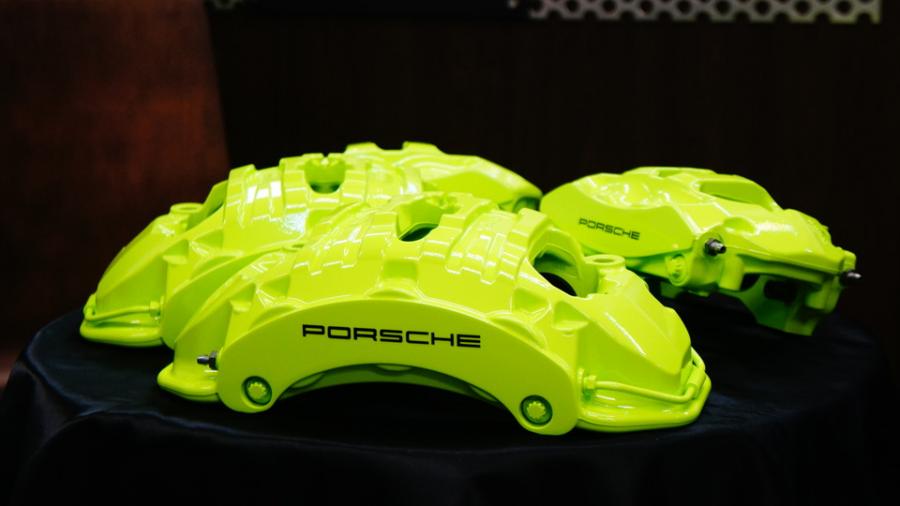 キャリパー塗装施工事例：ポルシェカイエン　キャリパー塗装COLOR:#1116 Acid green IMG28_2174_RAxI60_sub1.jpg