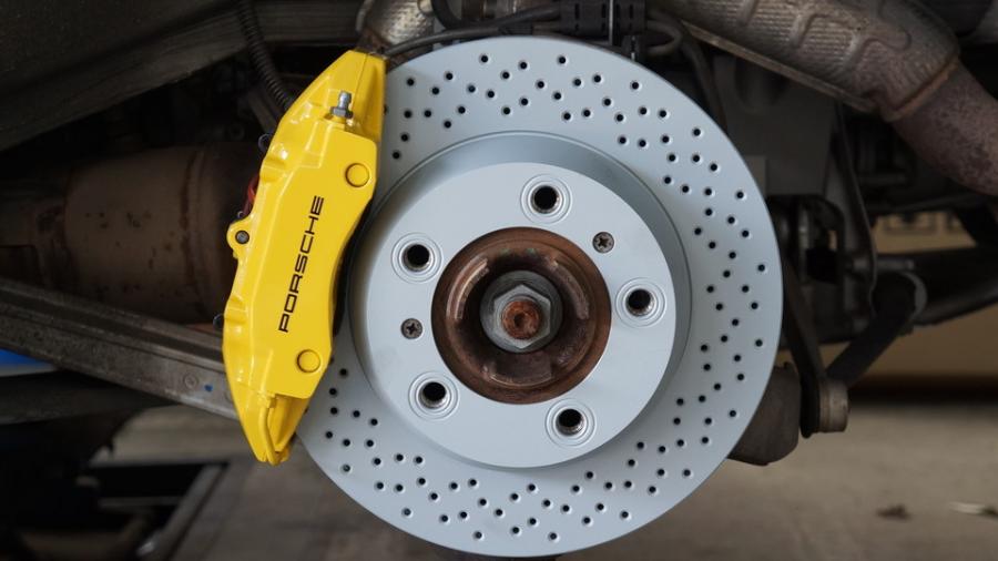 キャリパー塗装施工事例：ポルシェボクスター　キャリパー塗装COLOR:#002 giallo modena IMG28_2296_qCg1OM_sub1.jpg