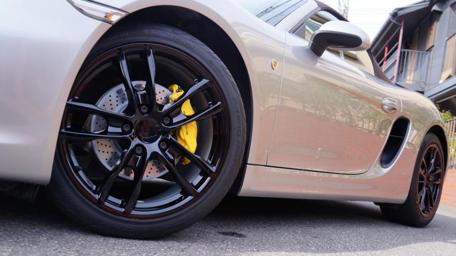 キャリパー塗装施工事例：ポルシェボクスター　キャリパー塗装COLOR:#002 giallo modena IMG28_2296_qCg1OM_sub2.jpg