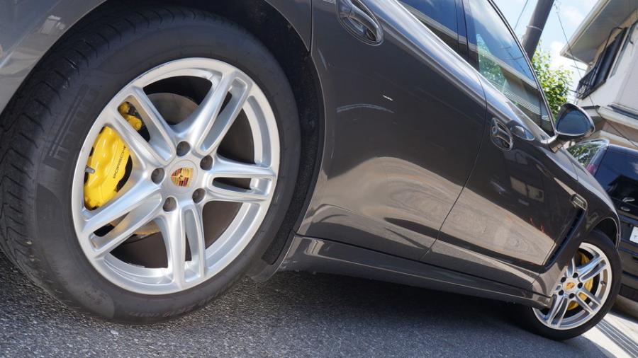 キャリパー塗装施工事例：ポルシェパナメーラ　キャリパー塗装COLOR:#002 giallo modena IMG28_2315_pMR35W_sub4.jpg