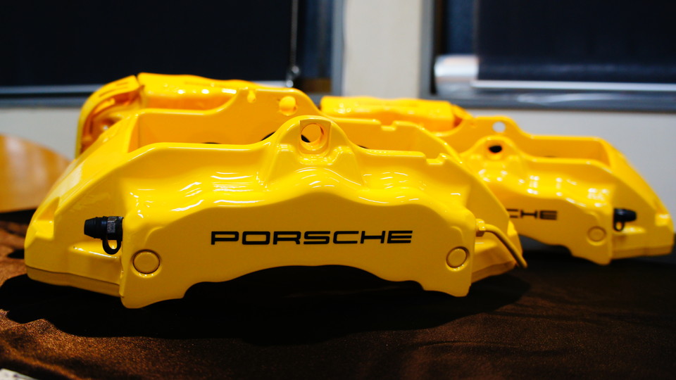 ポルシェ純正ブレンボキャリパー　塗装色：#002 giallo modena