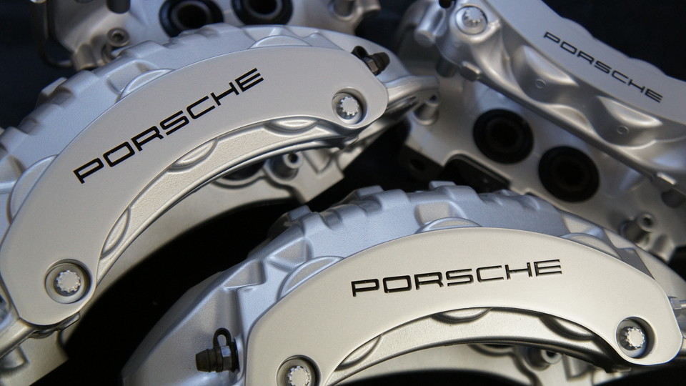 キャリパー塗装施工事例：ポルシェパナメーラ純正キャリパー塗装　カラー：#052 premium platinum silver IMG28_710_FFvstX_sub1.jpg