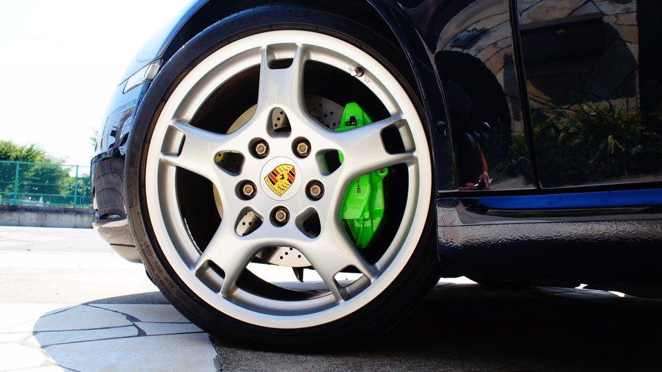キャリパー塗装施工事例：ポルシェ911Carrera-S純正キャリパー塗装　カラー：monstergreen IMG28_729_qBXtna_sub3.jpg