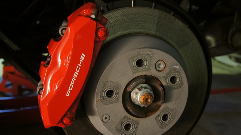 キャリパー塗装施工事例：ポルシェカイエン純正キャリパー塗装　COLOR:#001 Italian losso solid＆ターボフェイスにチェンジ IMG28_978_6JtNz3_sub2.jpg