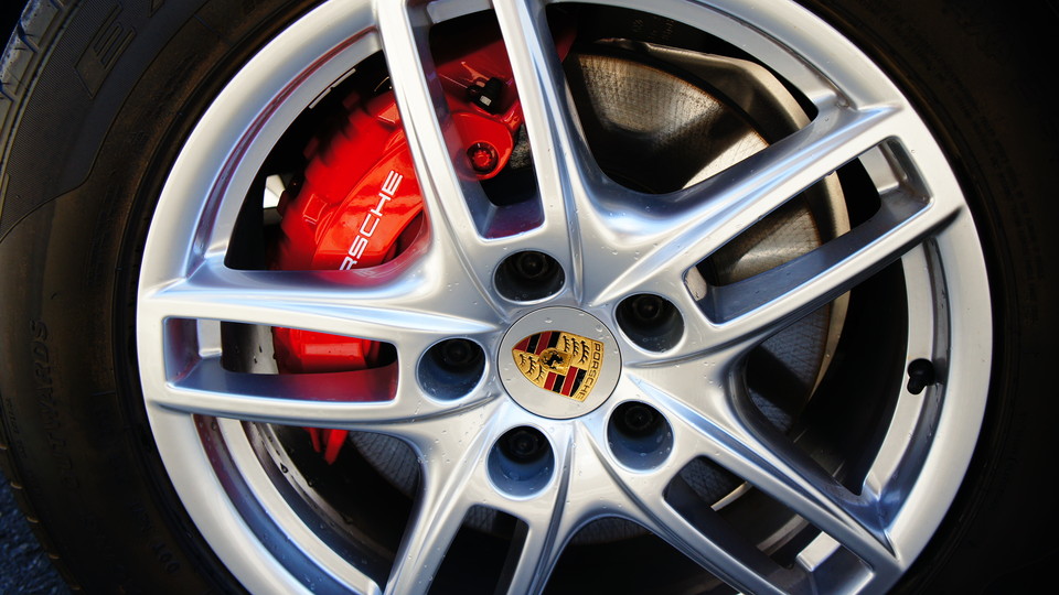 キャリパー塗装施工事例：ポルシェカイエン純正キャリパー塗装　COLOR:#001 Italian losso solid＆ターボフェイスにチェンジ IMG28_978_6JtNz3_sub4.jpg