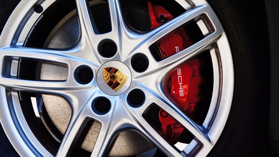 キャリパー塗装施工事例：ポルシェカイエン純正キャリパー塗装　COLOR:#001 Italian losso solid＆ターボフェイスにチェンジ IMG28_978_6JtNz3_sub5.jpg