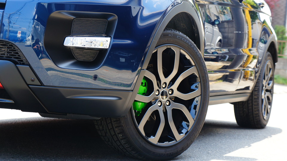 キャリパー塗装施工事例：レンジローバーイヴォーク純正キャリパー塗装　ＣＯＬＯＲ：＃1113monster green＆ローター加工Ｔｙｐｅ：Ｃ6Ｓ8Ｄ　Ｄ－ＤＡＳＨダストダウンパット前後装着 IMG29_1005_zna1aU_sub7.jpg