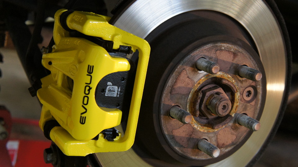 キャリパー塗装施工事例：レンジローバーイヴォーク純正キャリパー塗装　ＣＯＬＯＲ：#020 hawaiian passion yellow＆Ｄ－ＤＡＳＨブレーキパット前後装着 IMG29_1014_2UrWfR_sub1.jpg