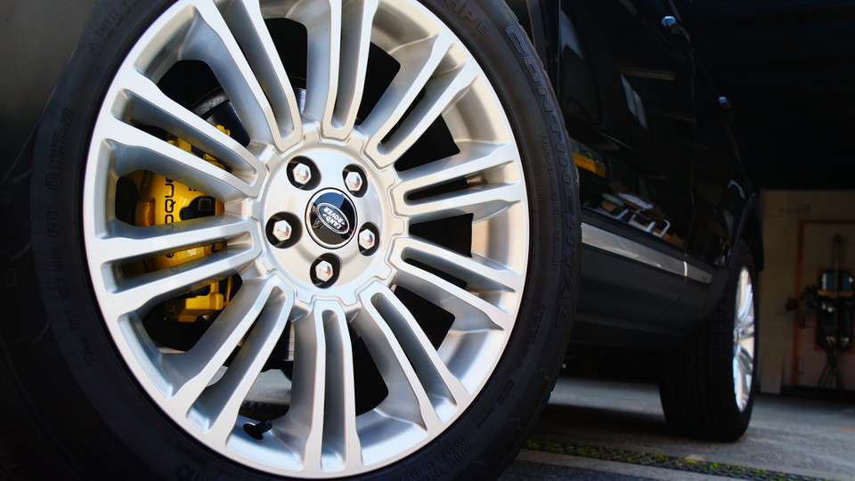 キャリパー塗装施工事例：レンジローバーイヴォーク純正キャリパー塗装　ＣＯＬＯＲ：#020 hawaiian passion yellow＆Ｄ－ＤＡＳＨブレーキパット前後装着 IMG29_1014_2UrWfR_sub3.jpg