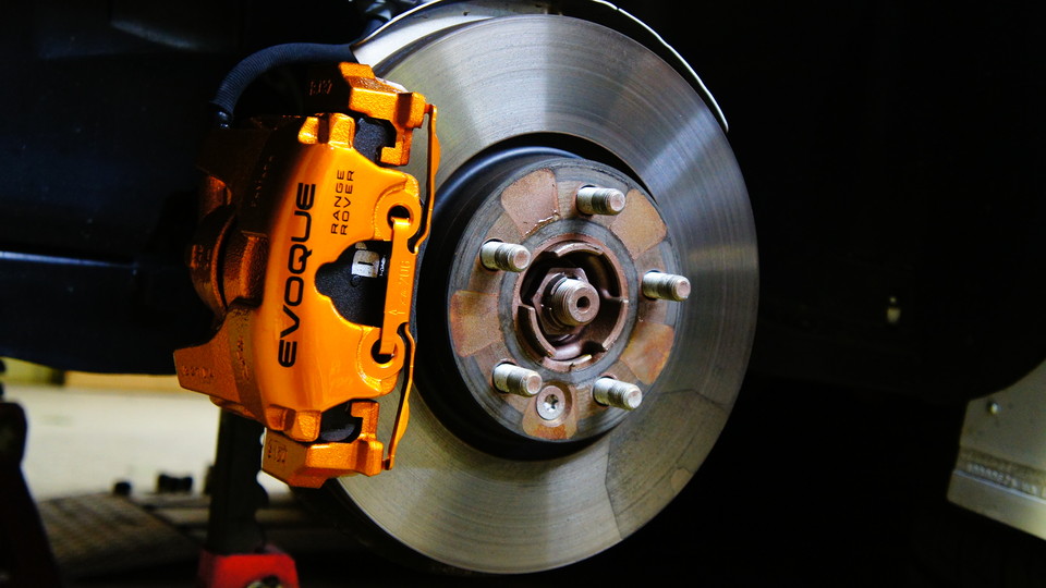 レンジローバーイヴォーク純正キャリパー塗装　COLOR:#030 royal art pearl orange gold、ダストダウンパットD-DASH前後装着