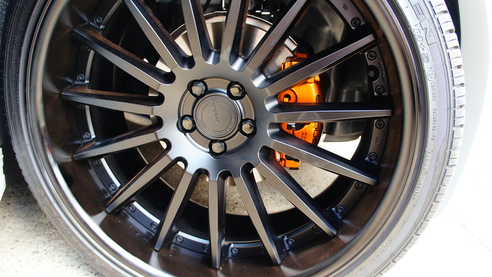 キャリパー塗装施工事例：レンジローバーイヴォーク純正キャリパー塗装　COLOR:#030 royal art pearl orange gold、ダストダウンパットD-DASH前後装着 IMG29_1058_fEGeWz_sub3.jpg