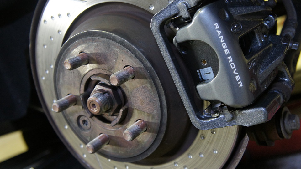 キャリパー塗装施工事例：イヴォーク純正キャリパー塗装　COLOR：半艶グレー　ローター加工Type:AMG　D-DASHダストダウンブレーキパット前後装着 IMG29_1132_KrLqhT_sub1.jpg