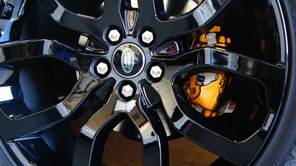 キャリパー塗装施工事例：レンジローバーイヴォーク純正キャリパー塗装　COLOR：#003 tokyo midnight gold＆D-DASHブレーキパット装着 IMG29_1211_UIImRo_sub9.jpg