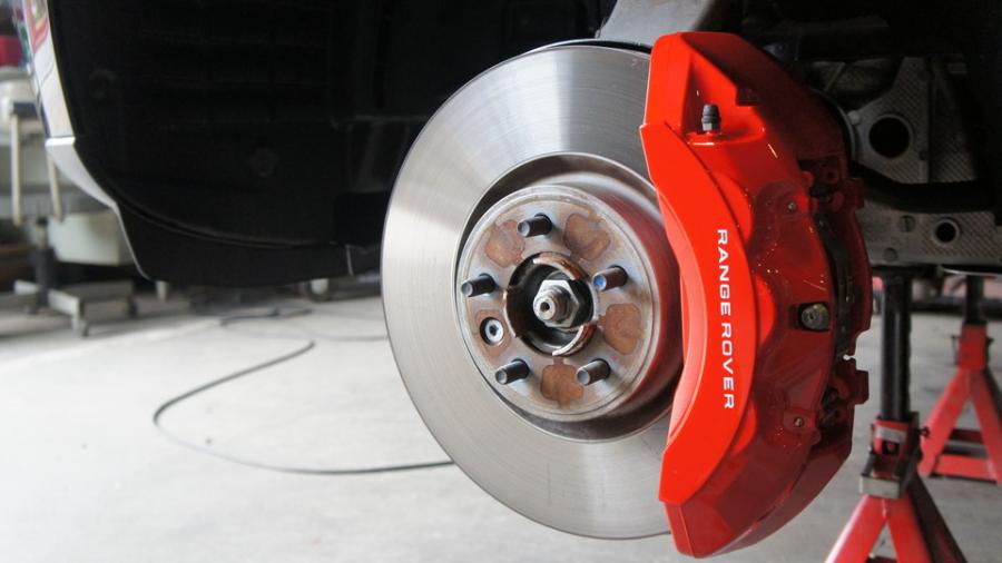 レンジローバーヴォーグ　キャリパー塗装　COLOR:#001 Italian losso solid＆D-DASHブレーキパット前後装着