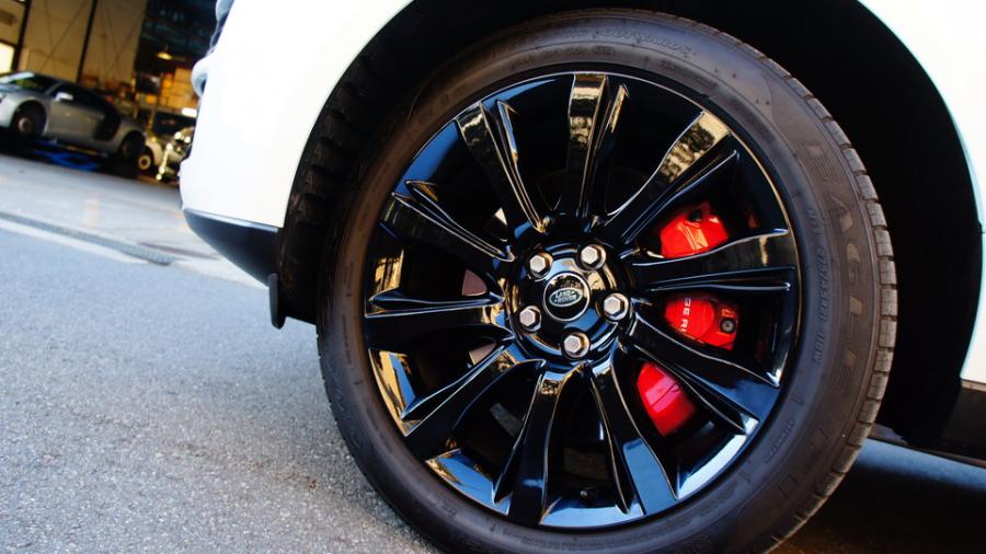 キャリパー塗装施工事例：ﾚﾝｼﾞﾛｰﾊﾞｰ　キャリパー塗装　COLOR:#001 Italian losso solid IMG29_1493_ux3LJW_sub5.jpg