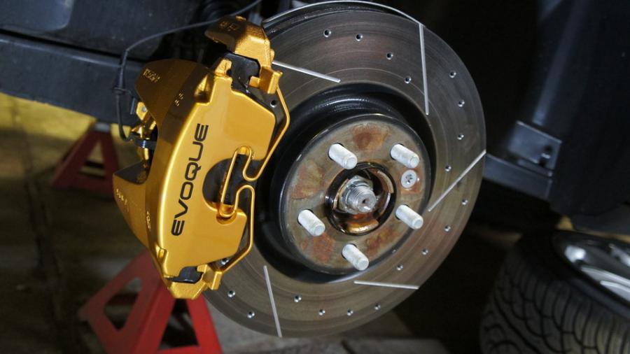 イヴォーク　キャリパー塗装　COLOR:#003 Tokyo midnight gold　ローター加工Type:DS4　D-DASHブレーキパット前後装着
