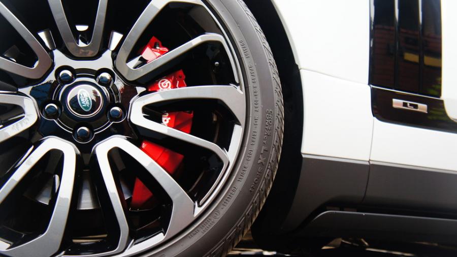 キャリパー塗装施工事例：レンジローバーオートバイオグラフィー　キャリパー塗装　COLOR:#001 Italian losso solid IMG29_1667_YpIl4h_sub6.jpg