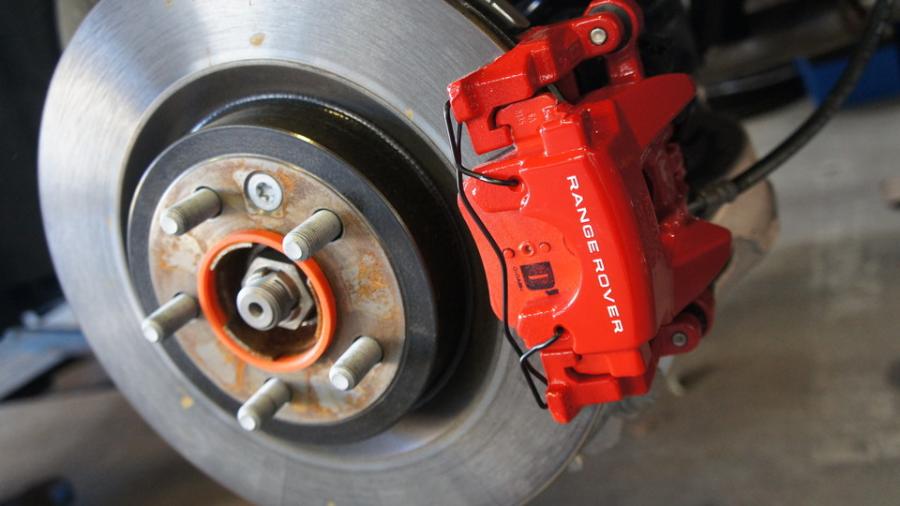 キャリパー塗装施工事例：レンジローバーヴェラール　キャリパー塗装　COLOR:#001 Italian losso solid　D-DASHダストダウンブレーキパット前後装着 IMG29_1677_ybPfFk_sub1.jpg