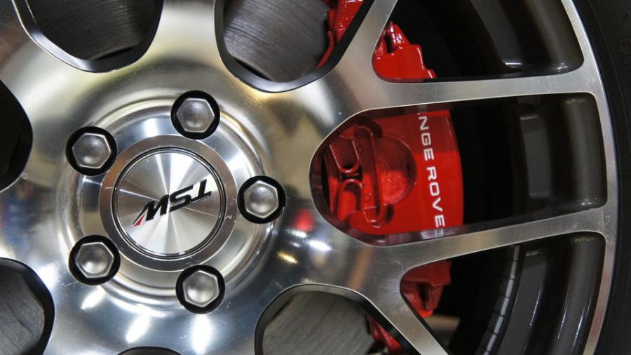 キャリパー塗装施工事例：レンジローバーヴェラール　キャリパー塗装　COLOR:#001 Italian losso solid　D-DASHダストダウンブレーキパット前後装着 IMG29_1677_ybPfFk_sub5.jpg