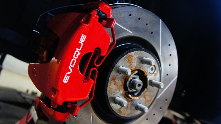 キャリパー塗装施工事例：レンジローバーイヴォーク　キャリパー塗装　COLOR:#001 Italian losso solid　ローター加工Type:DS4 IMG29_1706_lO63o9_sub1.jpg