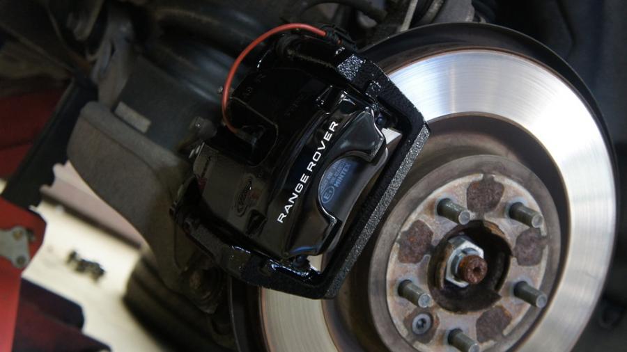 キャリパー塗装施工事例：レンジローバースポーツ　キャリパー塗装　COLOR:#005 Deep coal black IMG29_1753_gQovVd_sub2.jpg